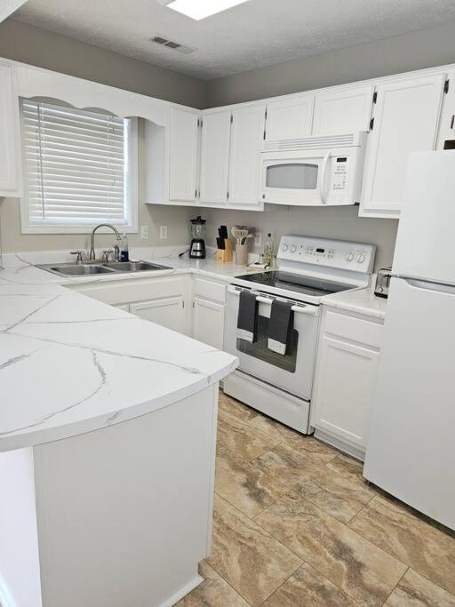 Close To The Beach And Attractions! Perfect For Families Or Traveling Nurses! Wilmington Exterior photo