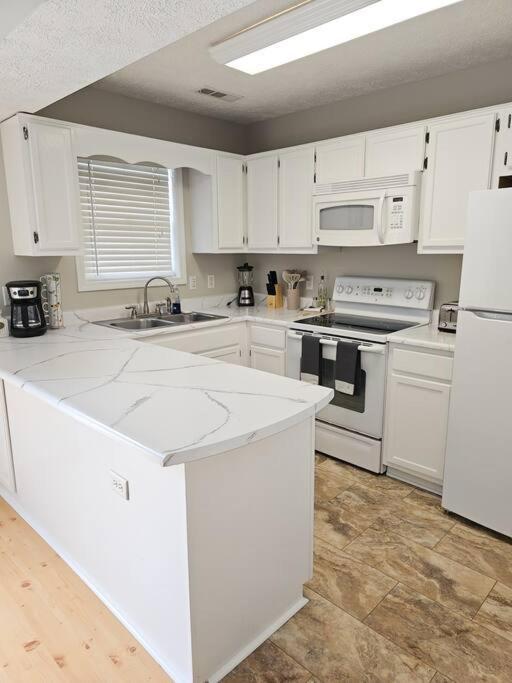 Close To The Beach And Attractions! Perfect For Families Or Traveling Nurses! Wilmington Exterior photo